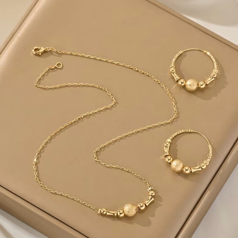 Elegant Gold Tone Jewelry Set. 2 pcs - Picture 2 of 2